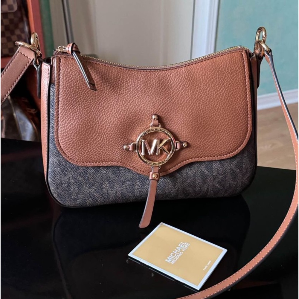 Michael Khors shoulders bag